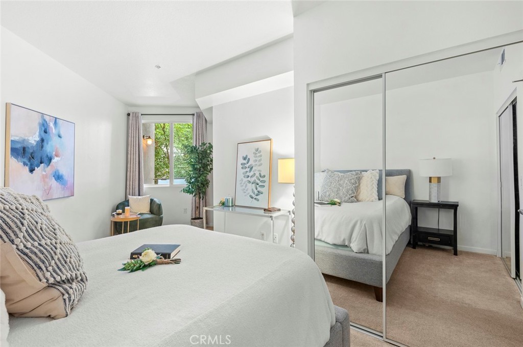 160 S Hudson Avenue 212