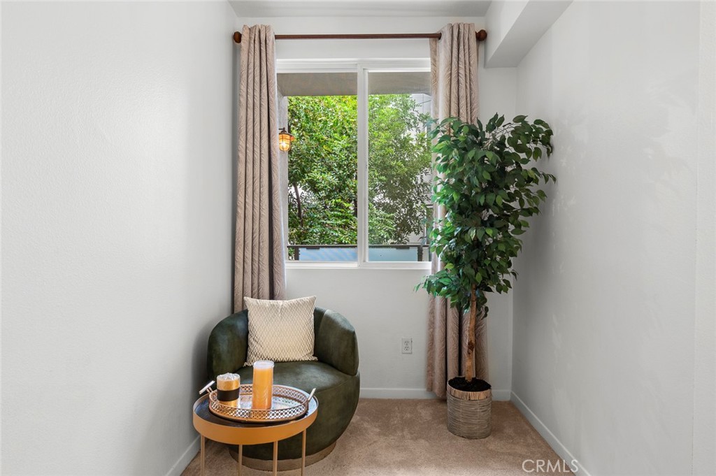 160 S Hudson Avenue 212