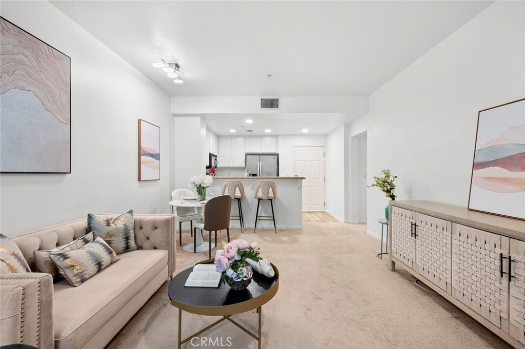 160 S Hudson Avenue 212