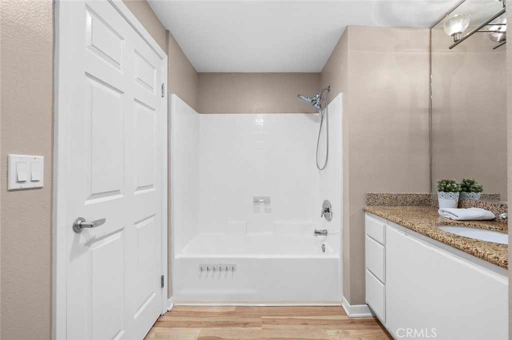 160 S Hudson Avenue 212