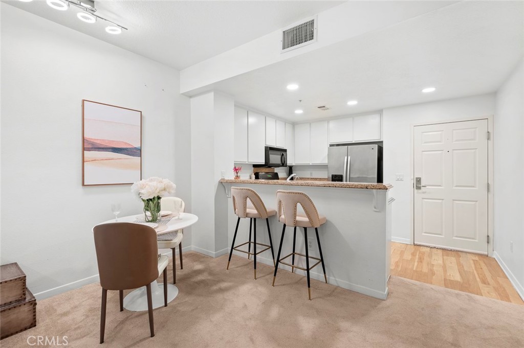 160 S Hudson Avenue 212