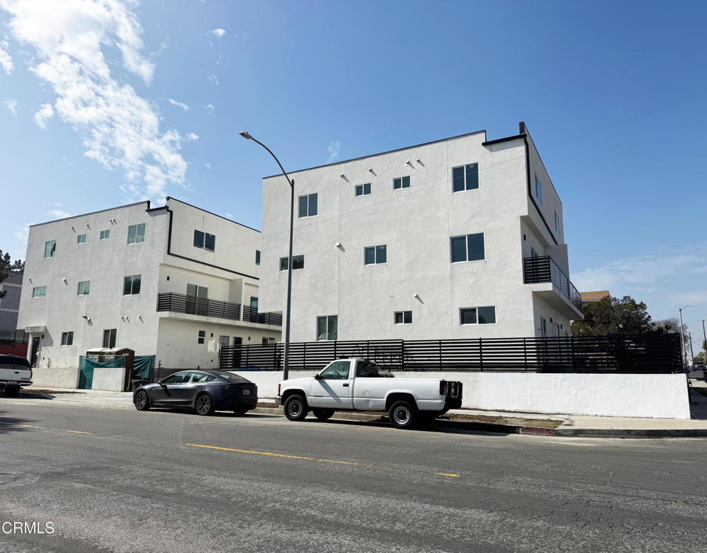 1502 W W 205th Street