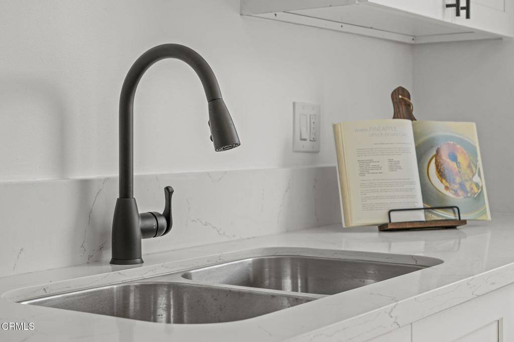 3706 E La Jara Street