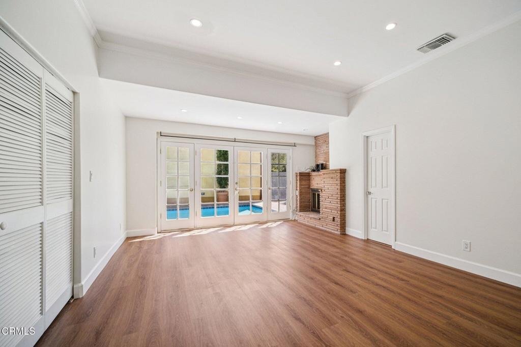 1100 N Isabel Street