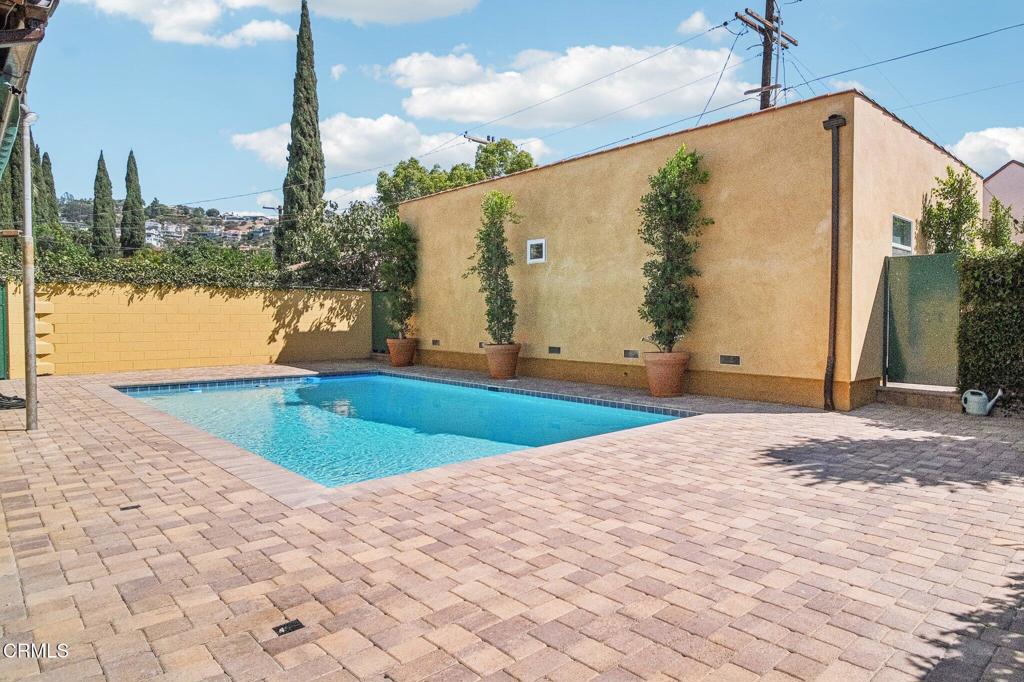 1100 N Isabel Street