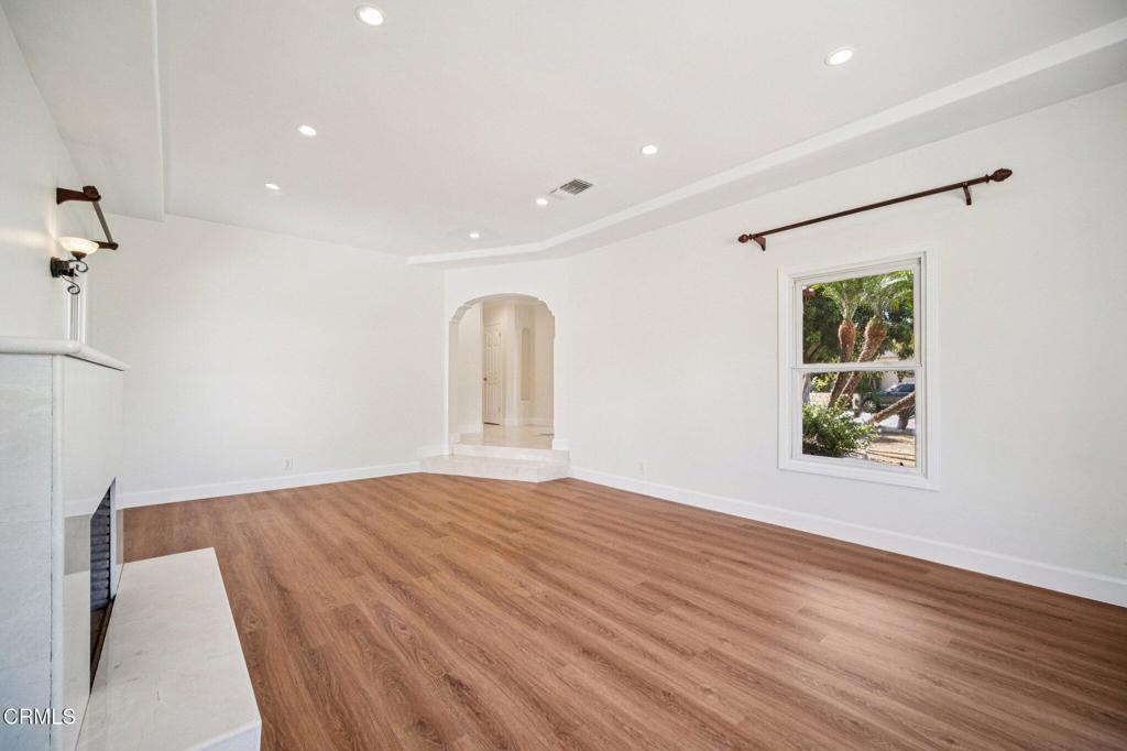 1100 N Isabel Street