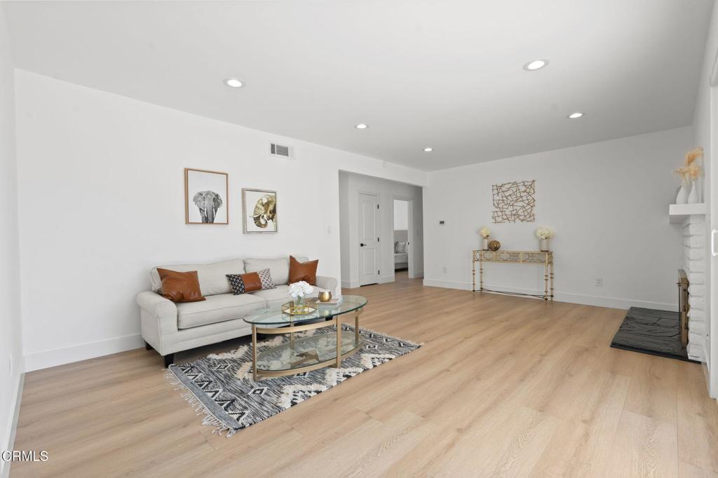 11609 Garrick Avenue