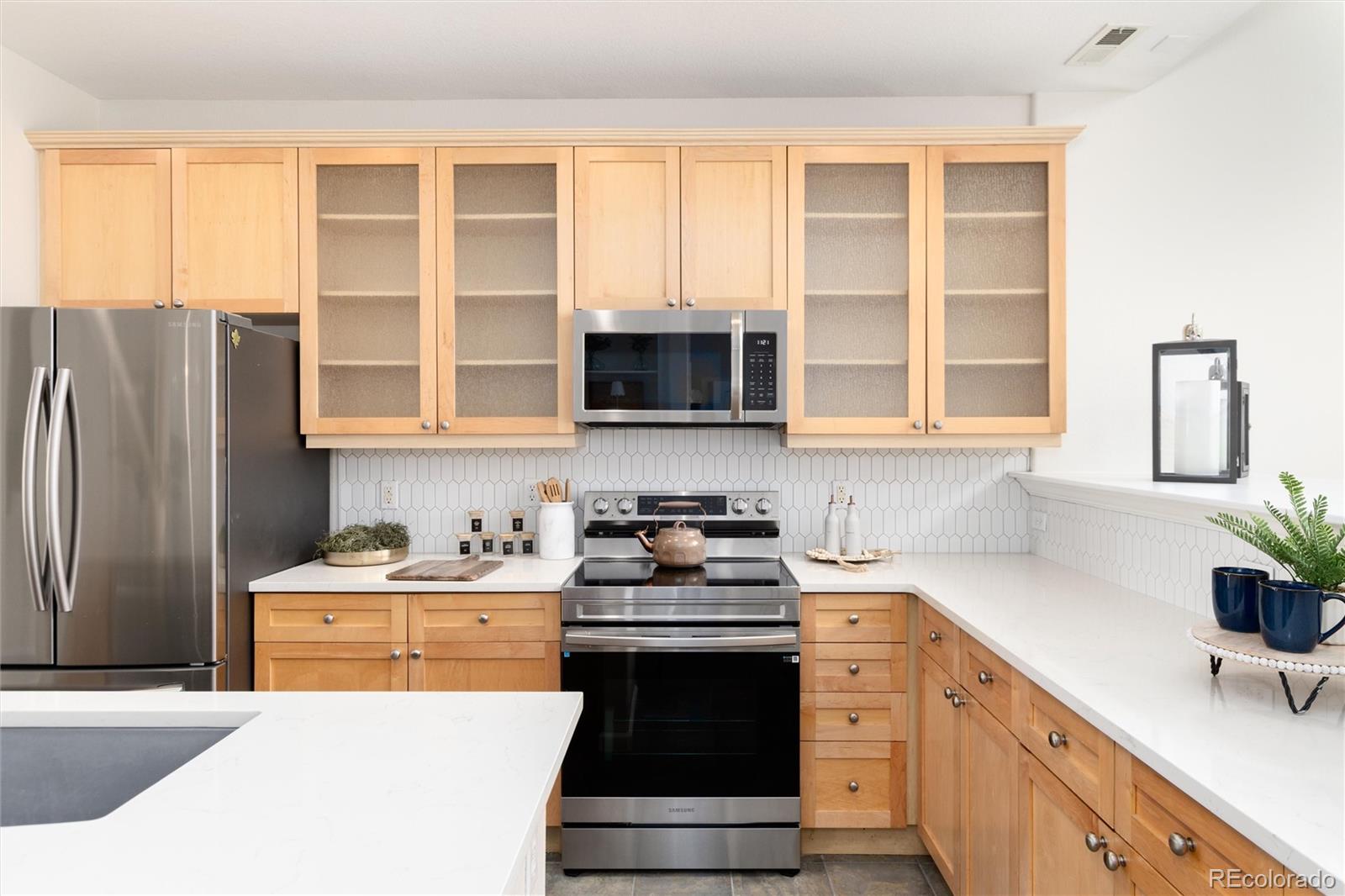 9646 W Hinsdale Place