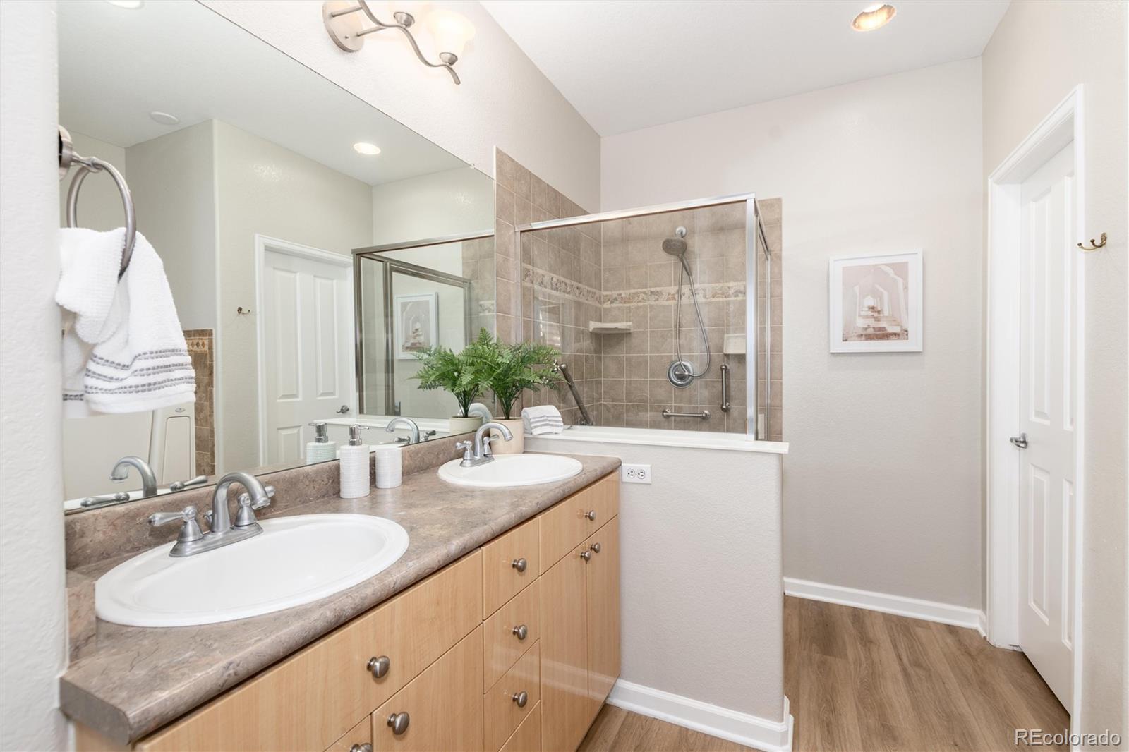 9646 W Hinsdale Place