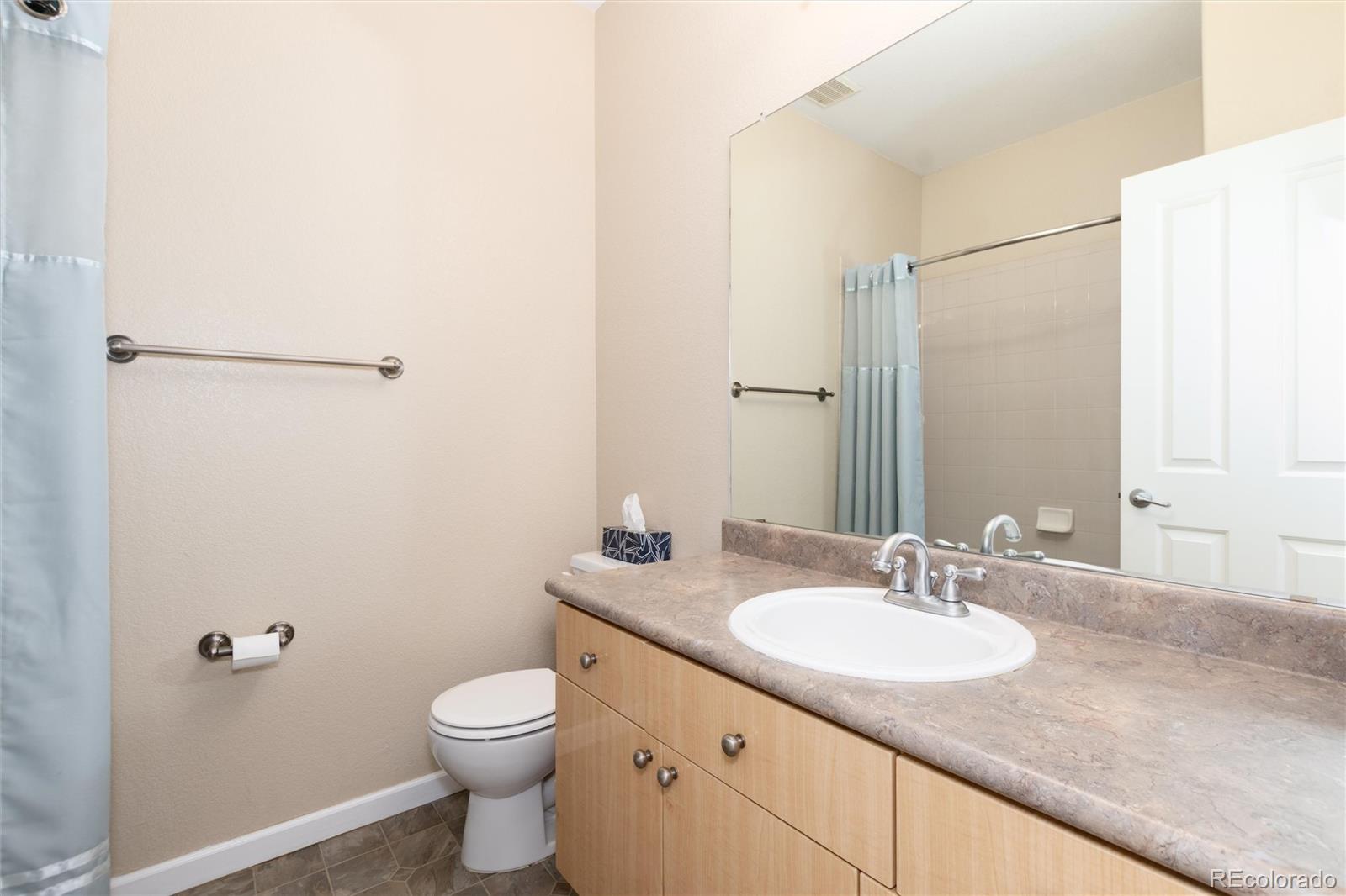 9646 W Hinsdale Place