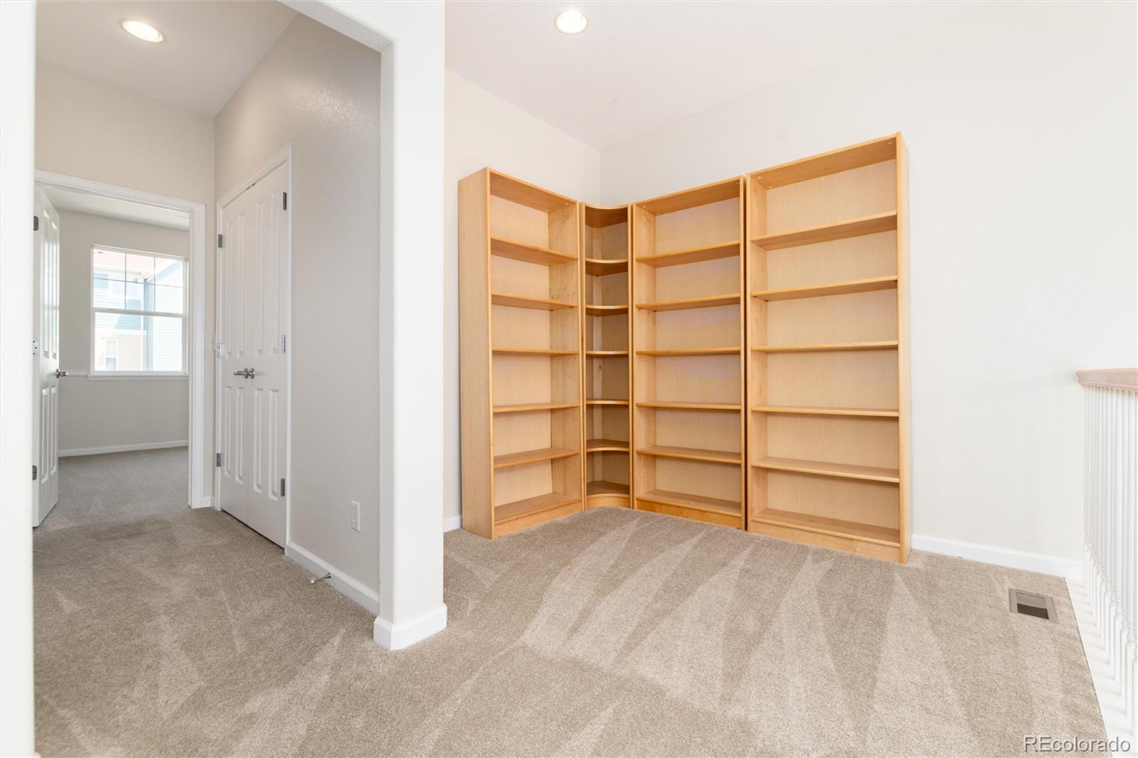 9646 W Hinsdale Place