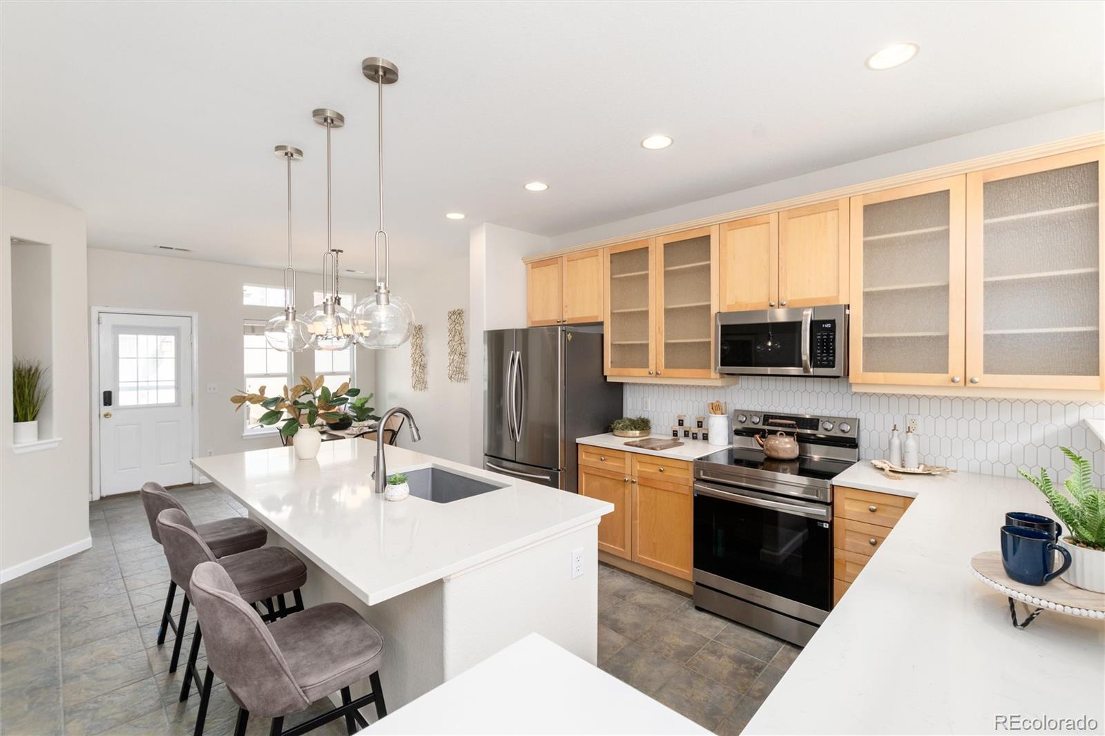 9646 W Hinsdale Place