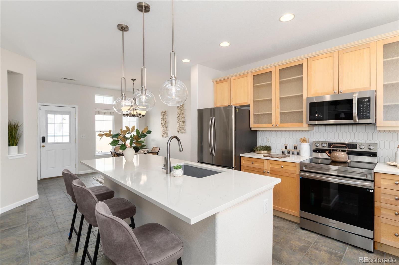 9646 W Hinsdale Place