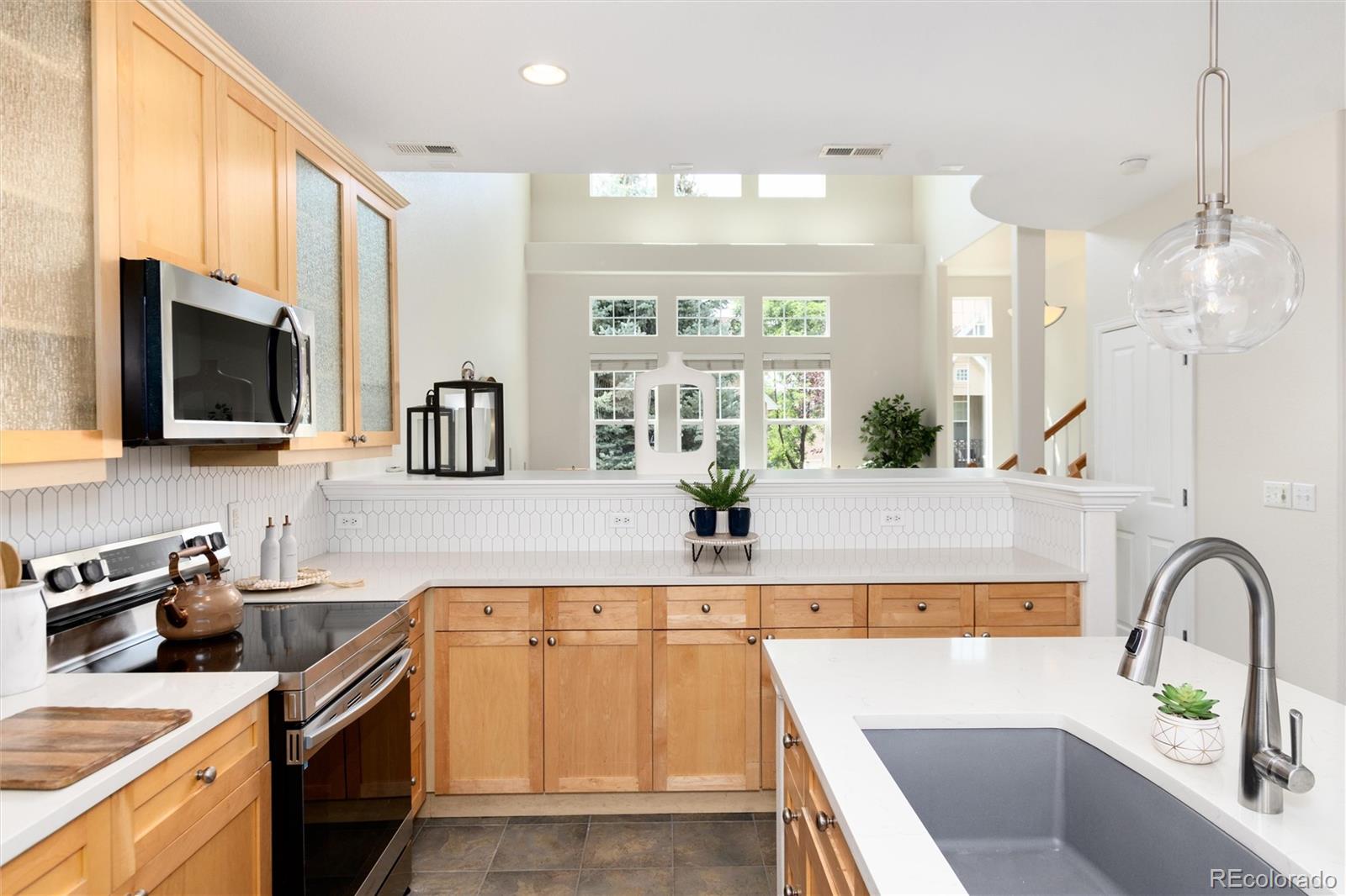 9646 W Hinsdale Place