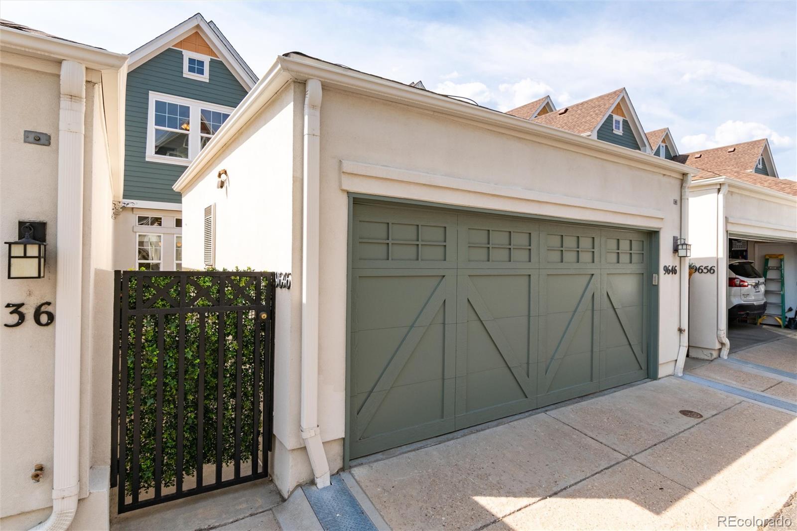 9646 W Hinsdale Place