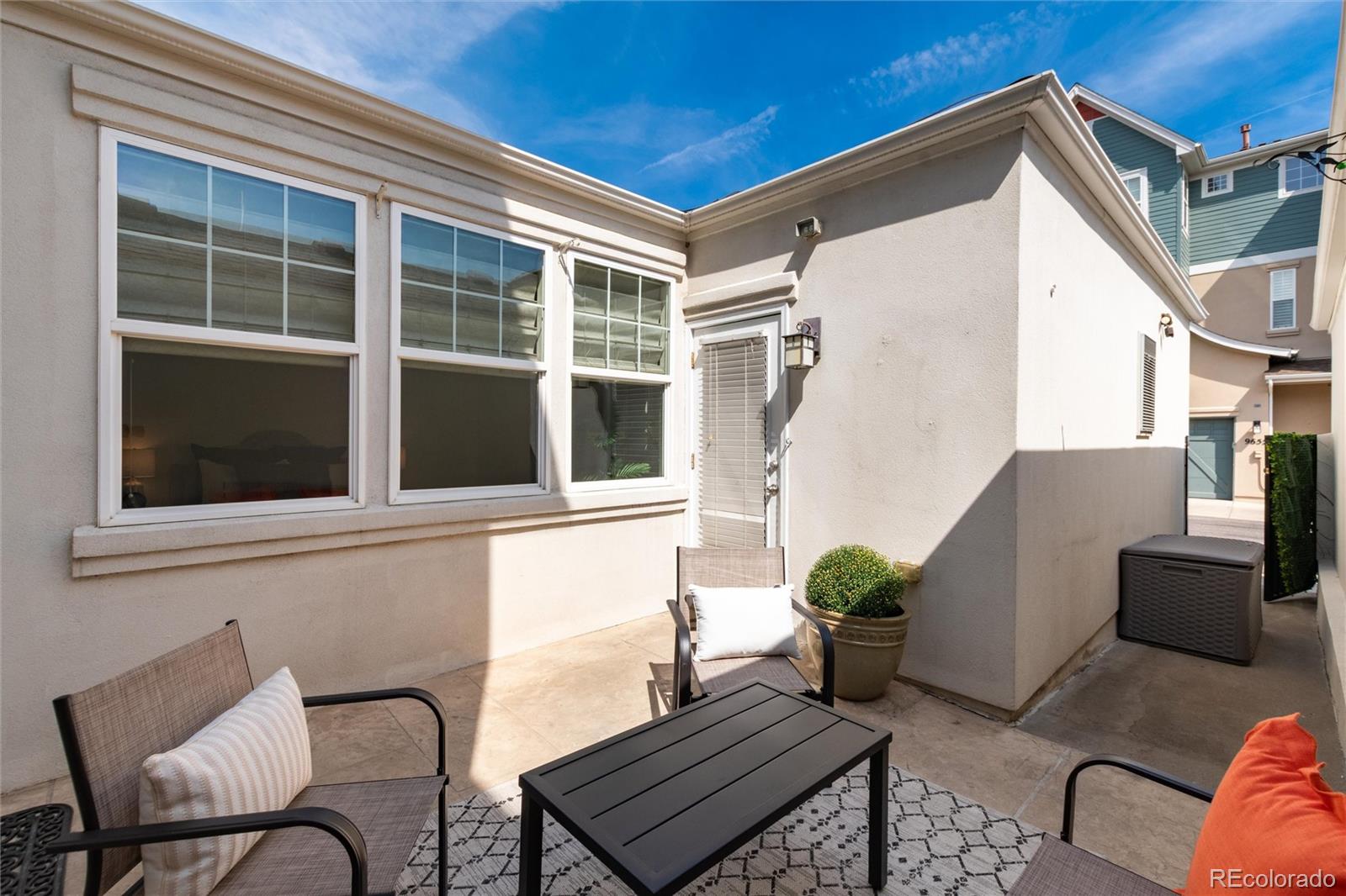 9646 W Hinsdale Place