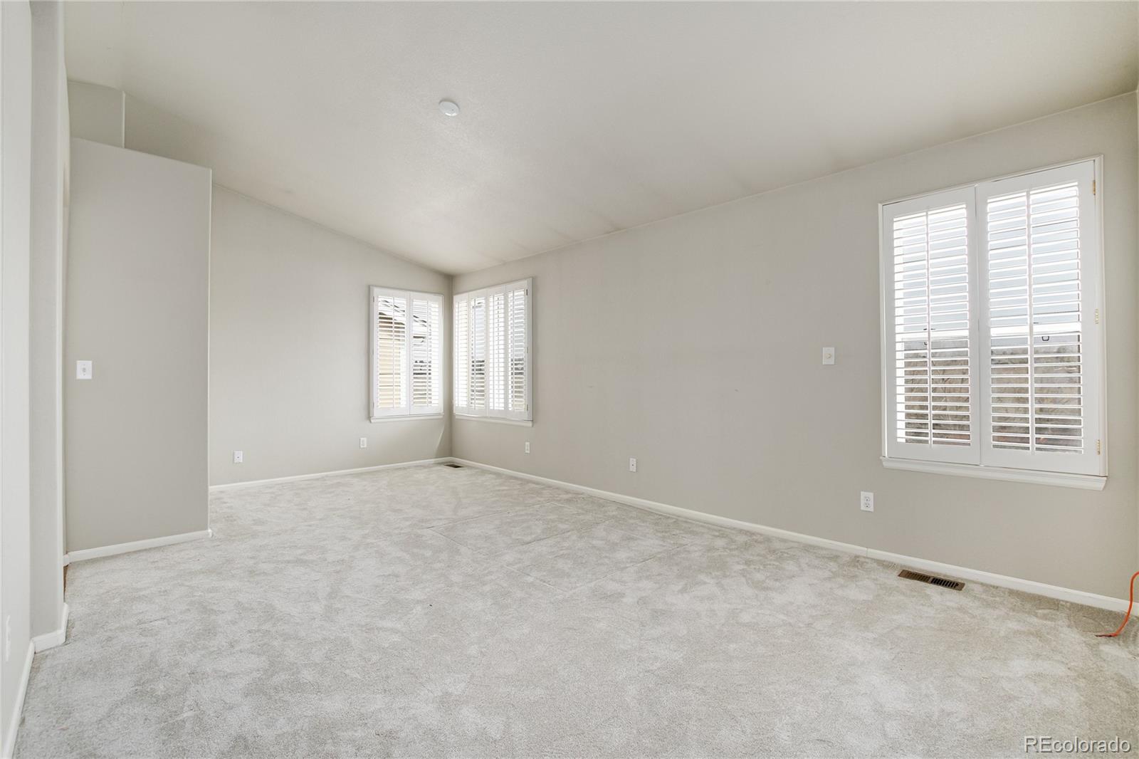 10039 Blackbird Circle