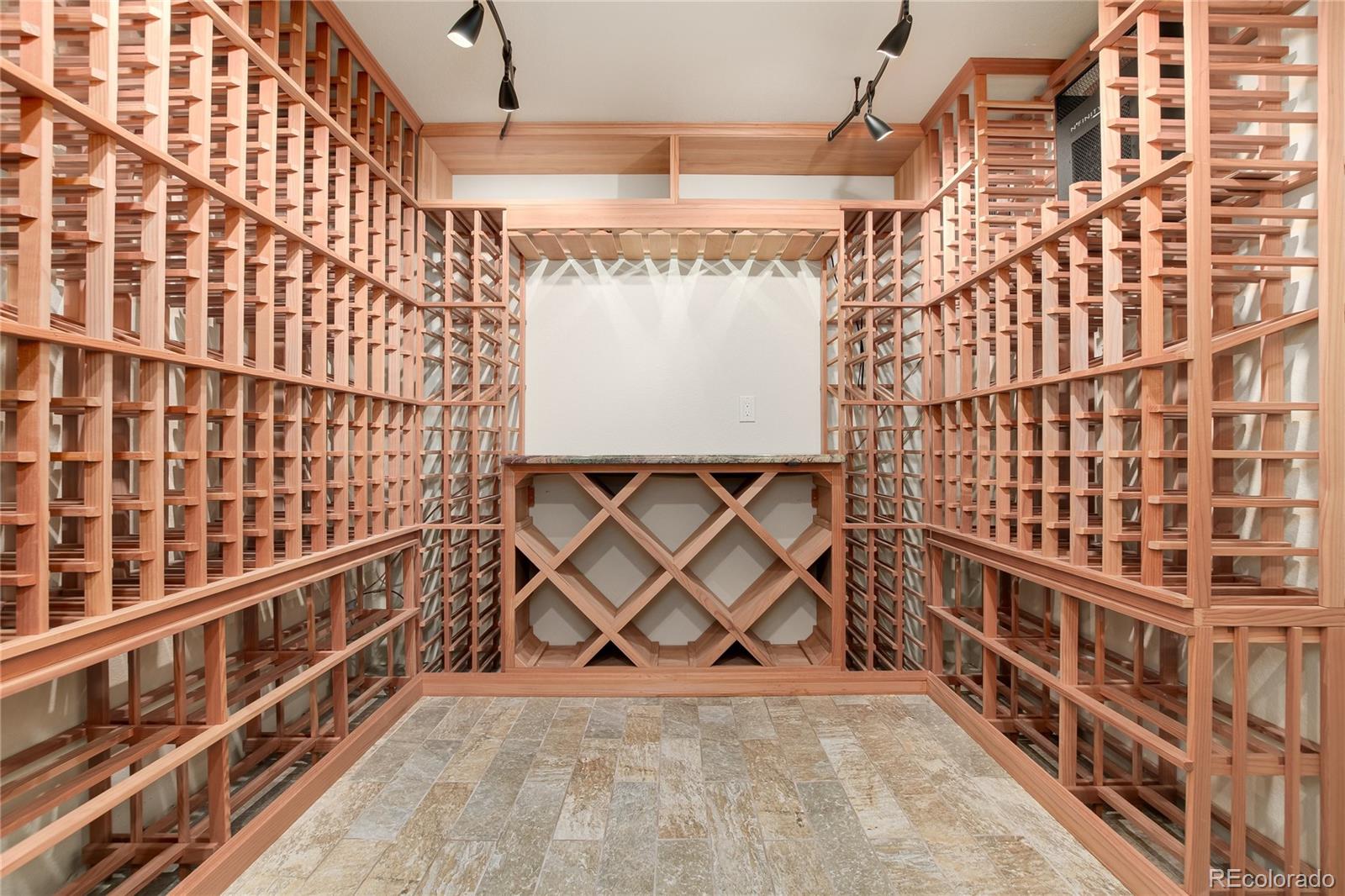 10039 Blackbird Circle