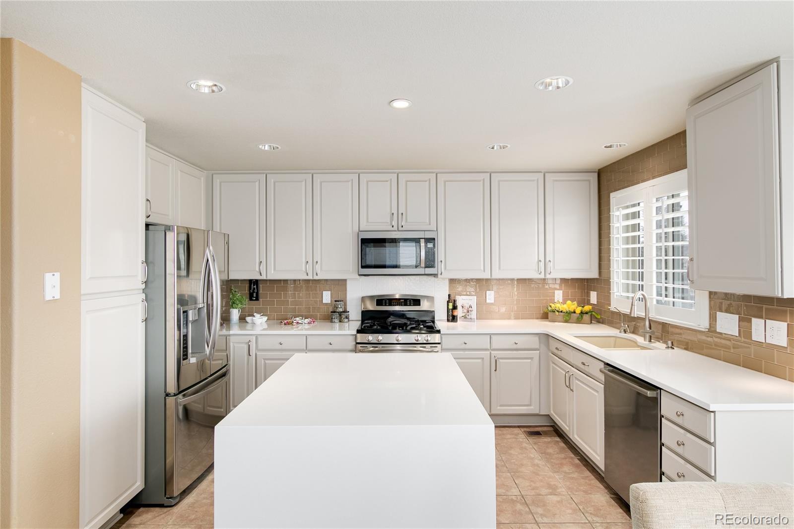 10039 Blackbird Circle