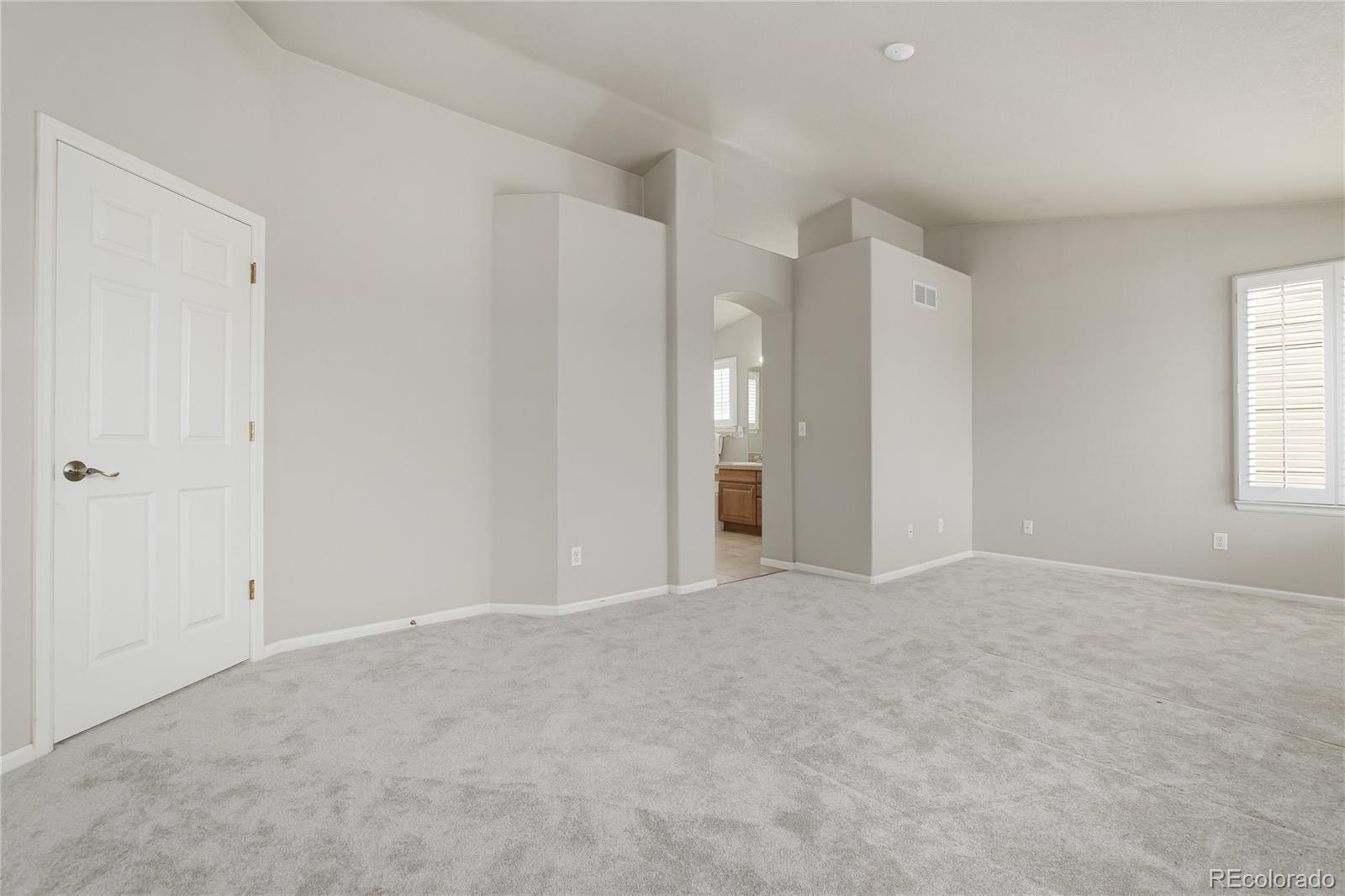 10039 Blackbird Circle