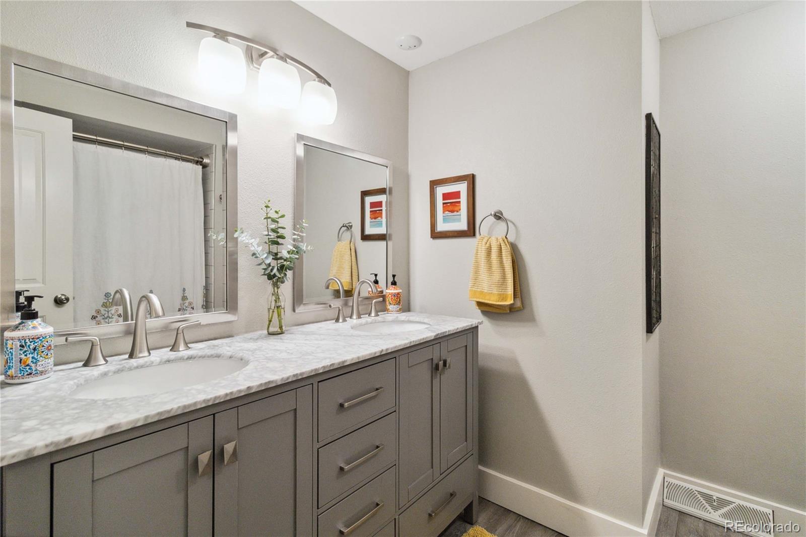 5312 W Roxbury Place