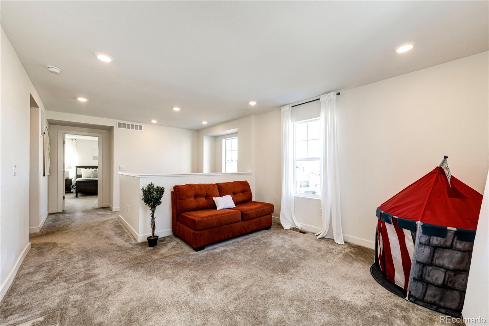 4049 Tangerine Court