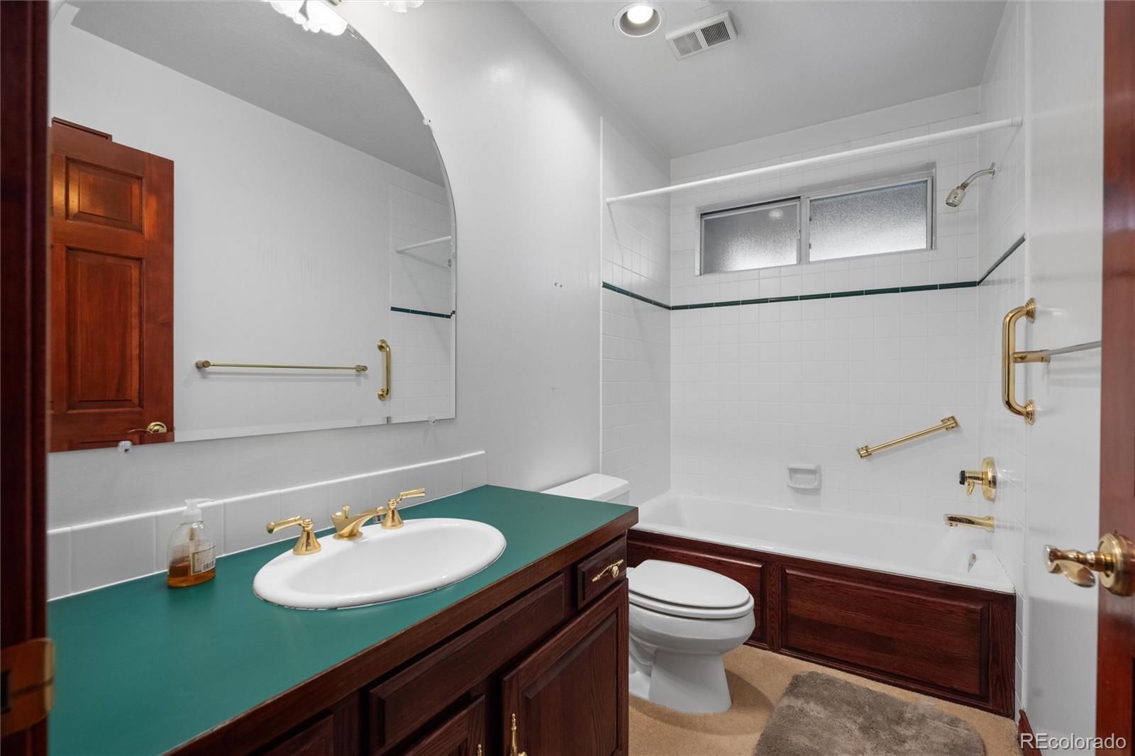 4272 E Orchard Place