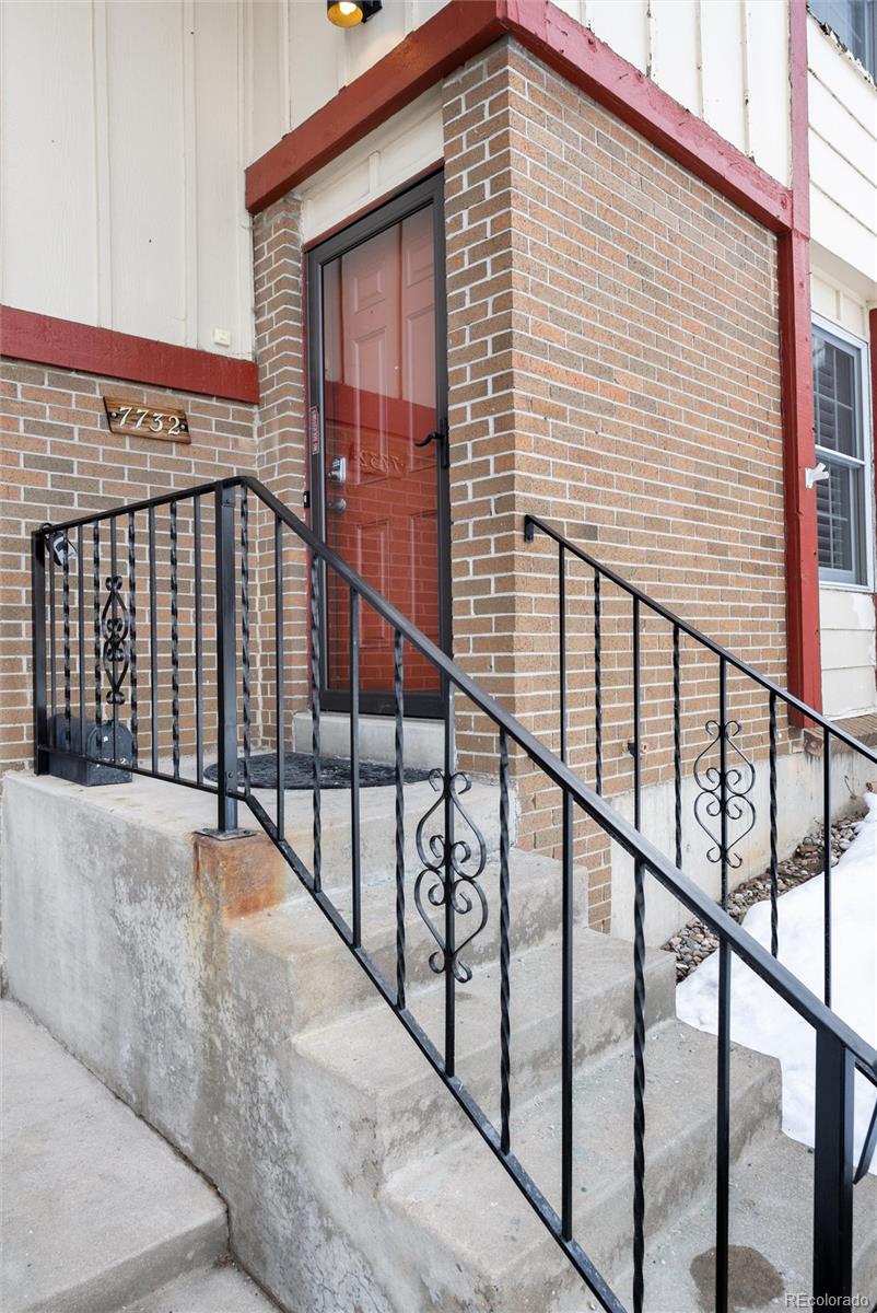 7732 W Glasgow Place