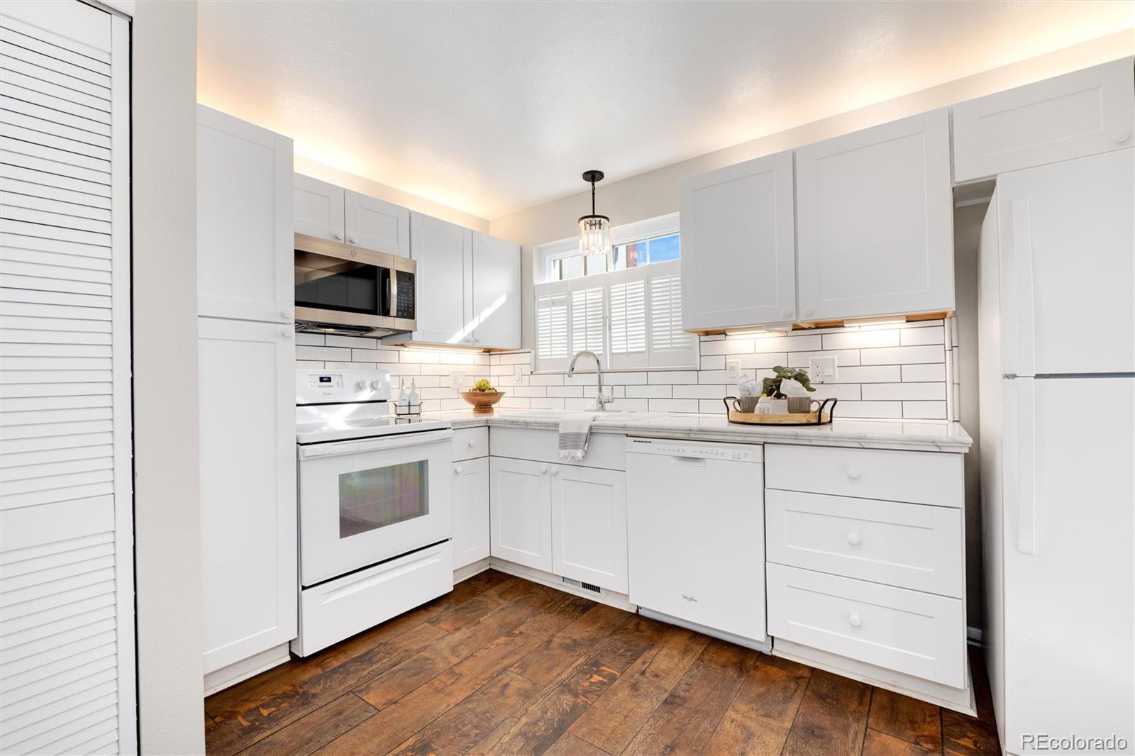 7732 W Glasgow Place