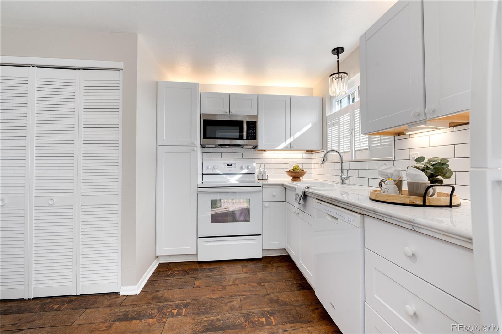 7732 W Glasgow Place