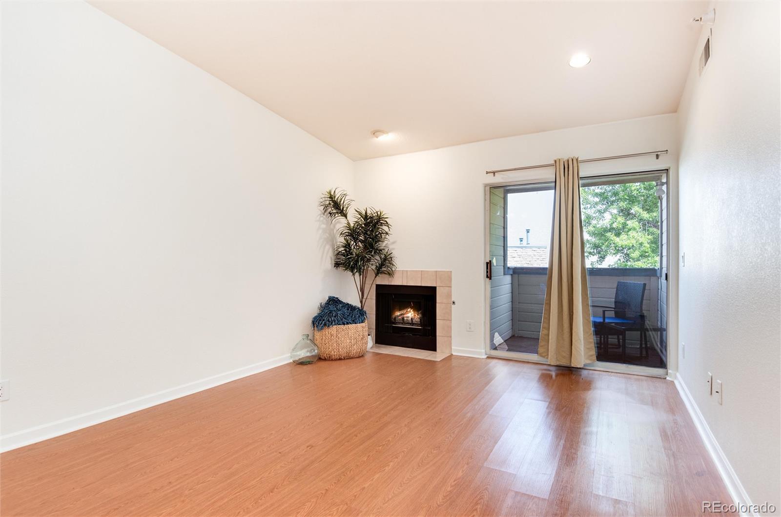 444 S Kittredge Street Unit: 304