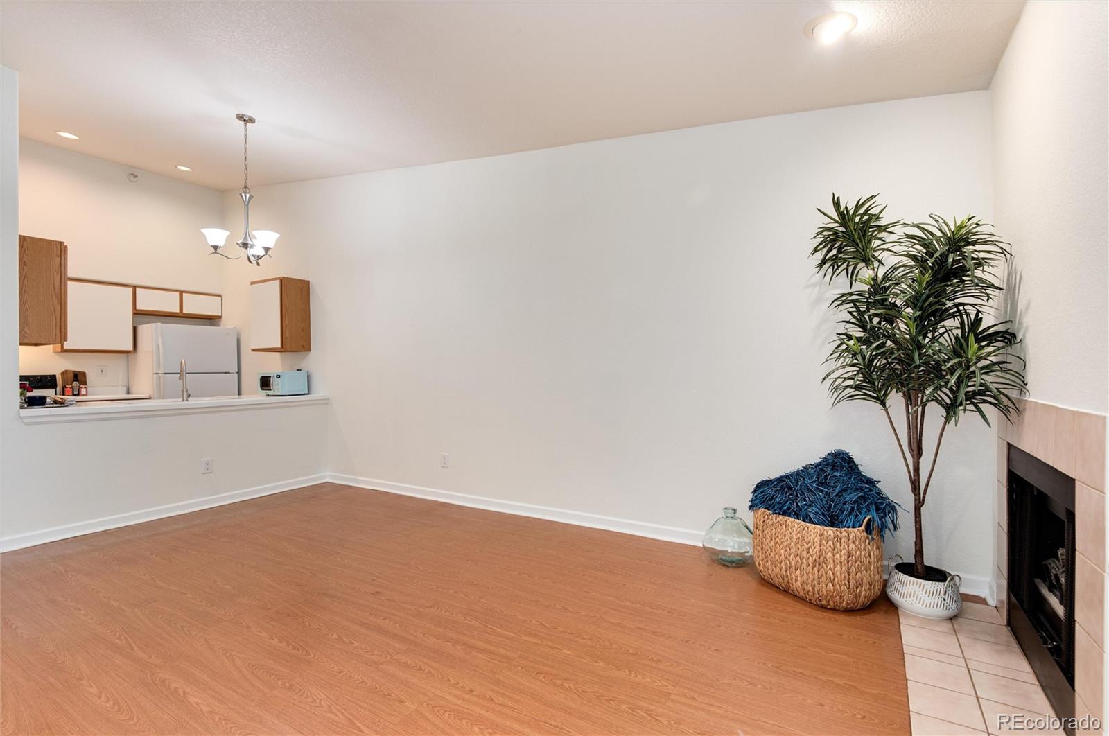 444 S Kittredge Street Unit: 304