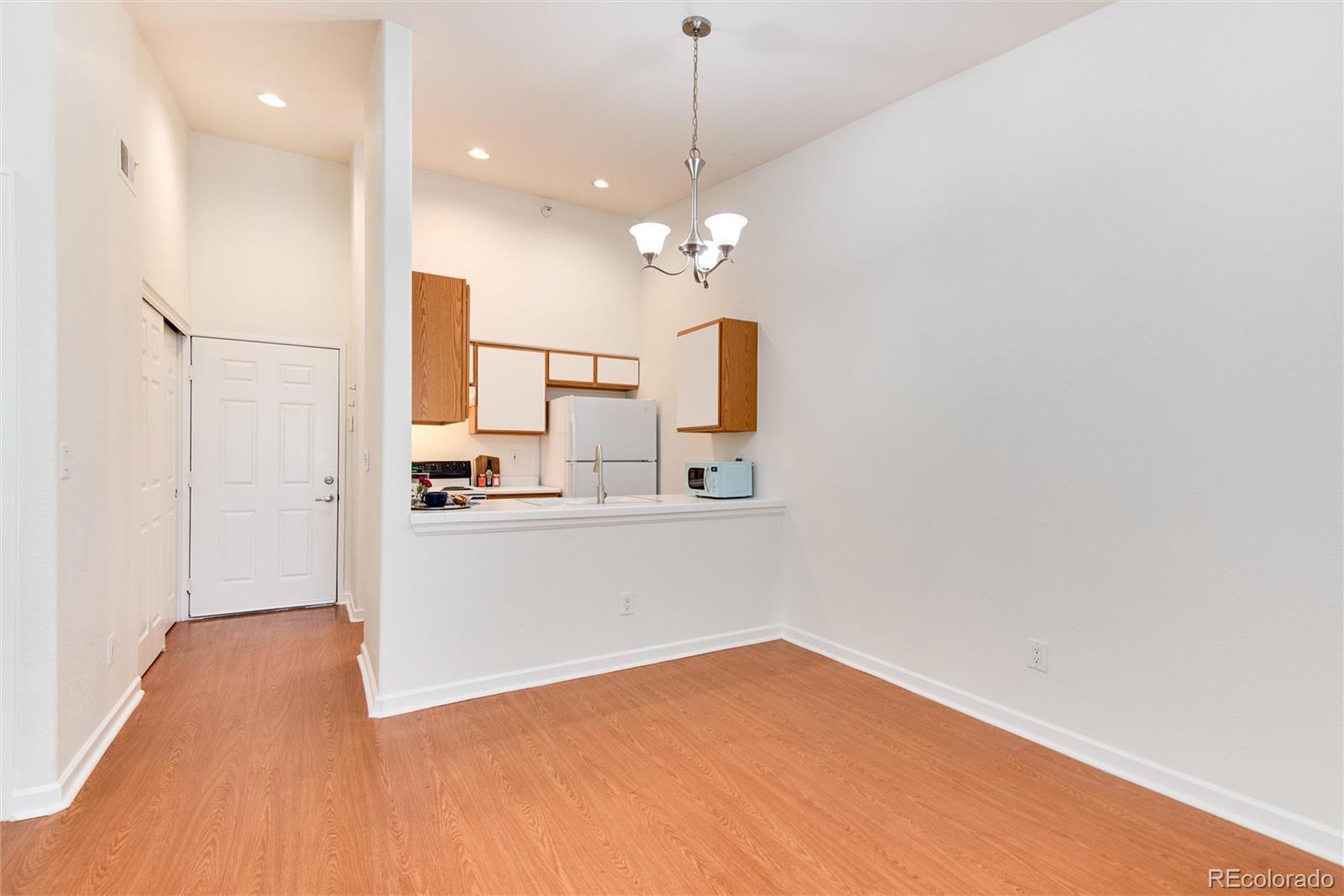 444 S Kittredge Street Unit: 304
