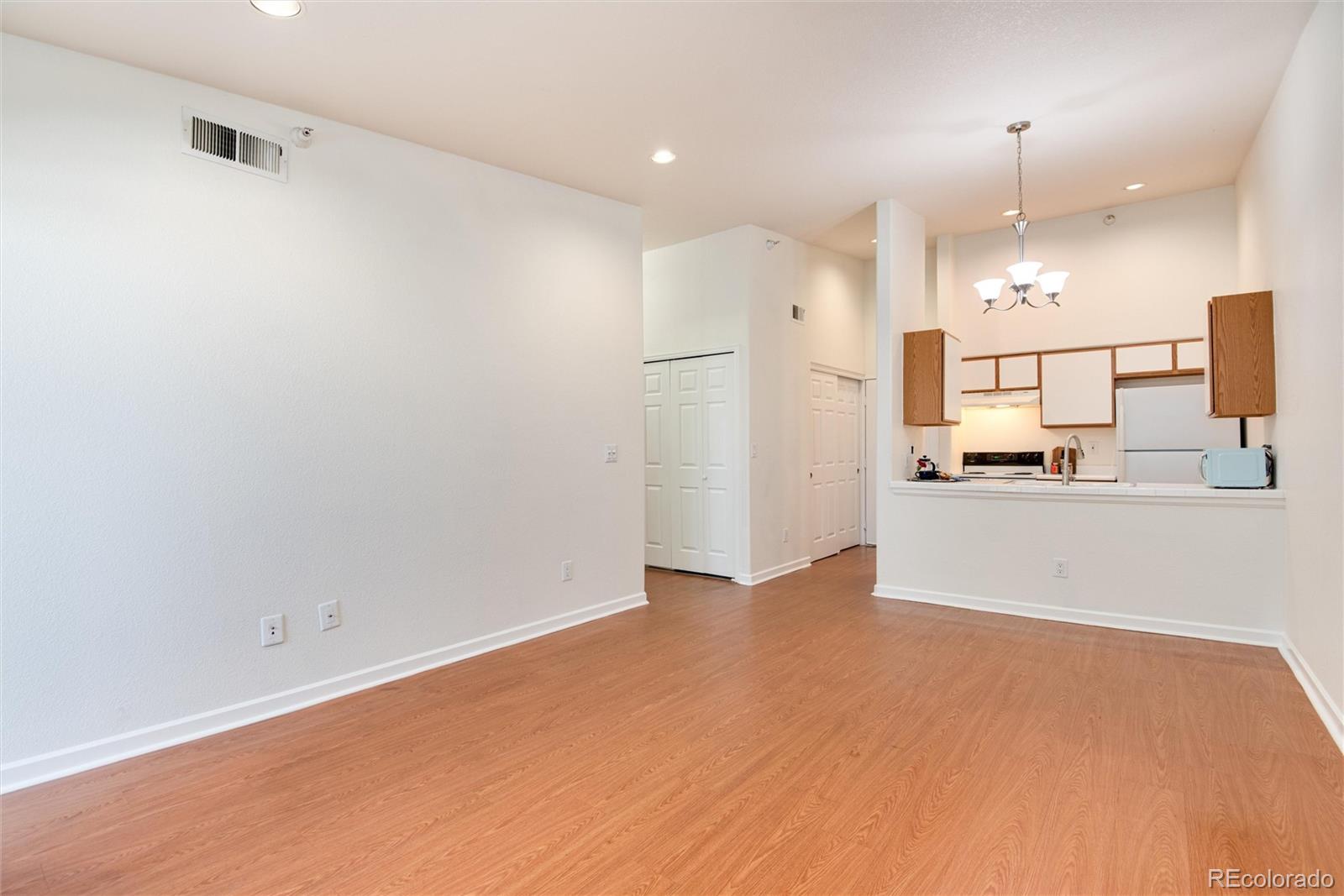 444 S Kittredge Street Unit: 304