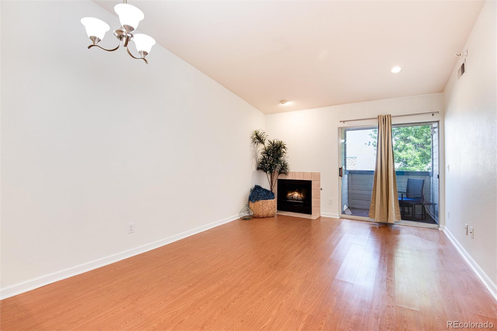 444 S Kittredge Street Unit: 304