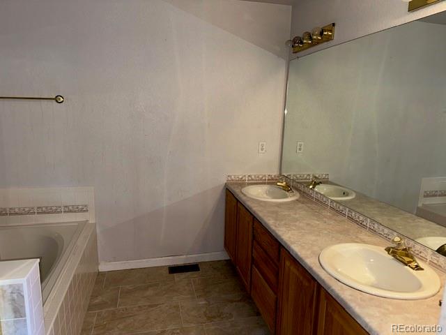 4524 S Auckland Court