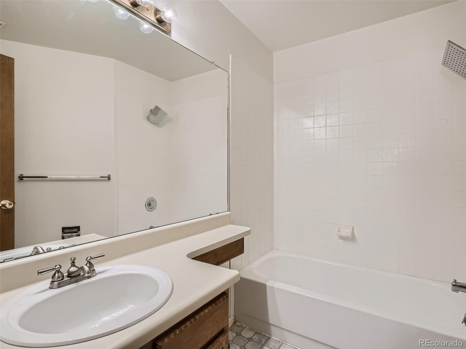 14231 E Dickinson Drive Unit: D