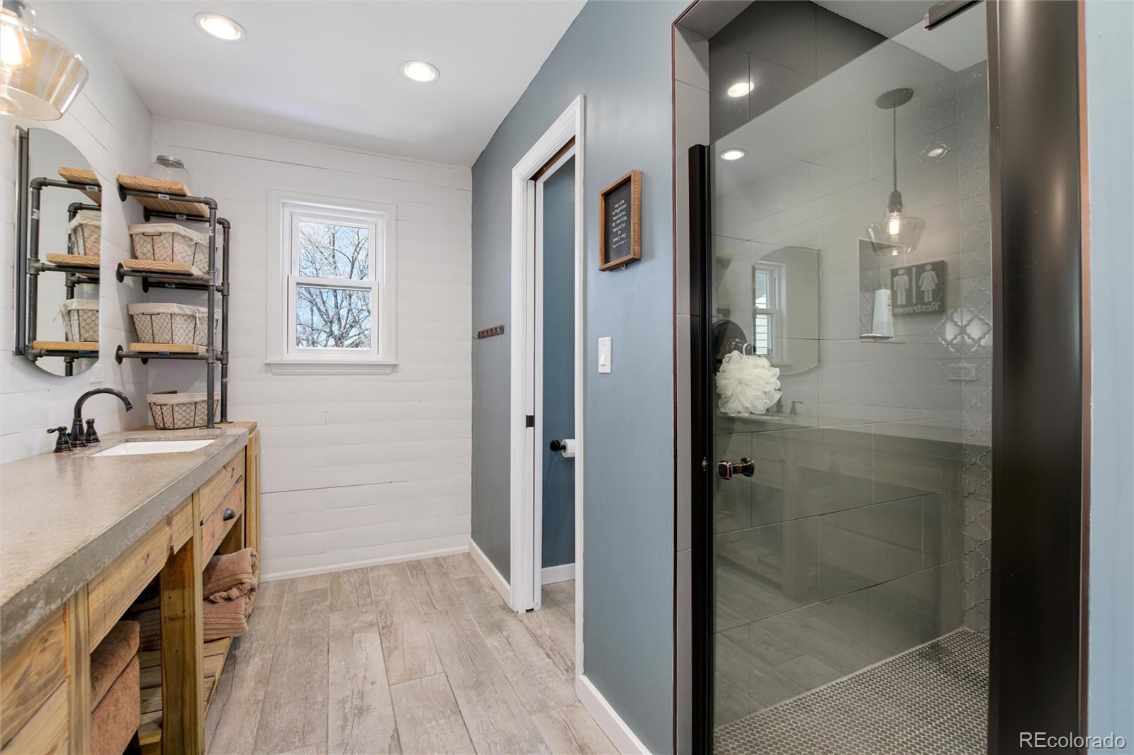 6081 E Mineral Drive