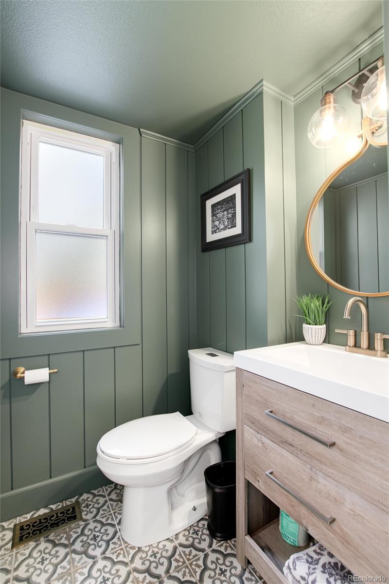 6081 E Mineral Drive