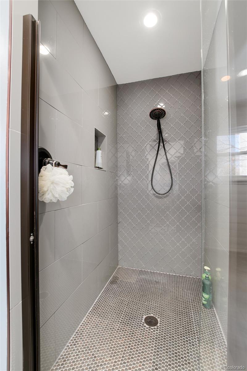 6081 E Mineral Drive