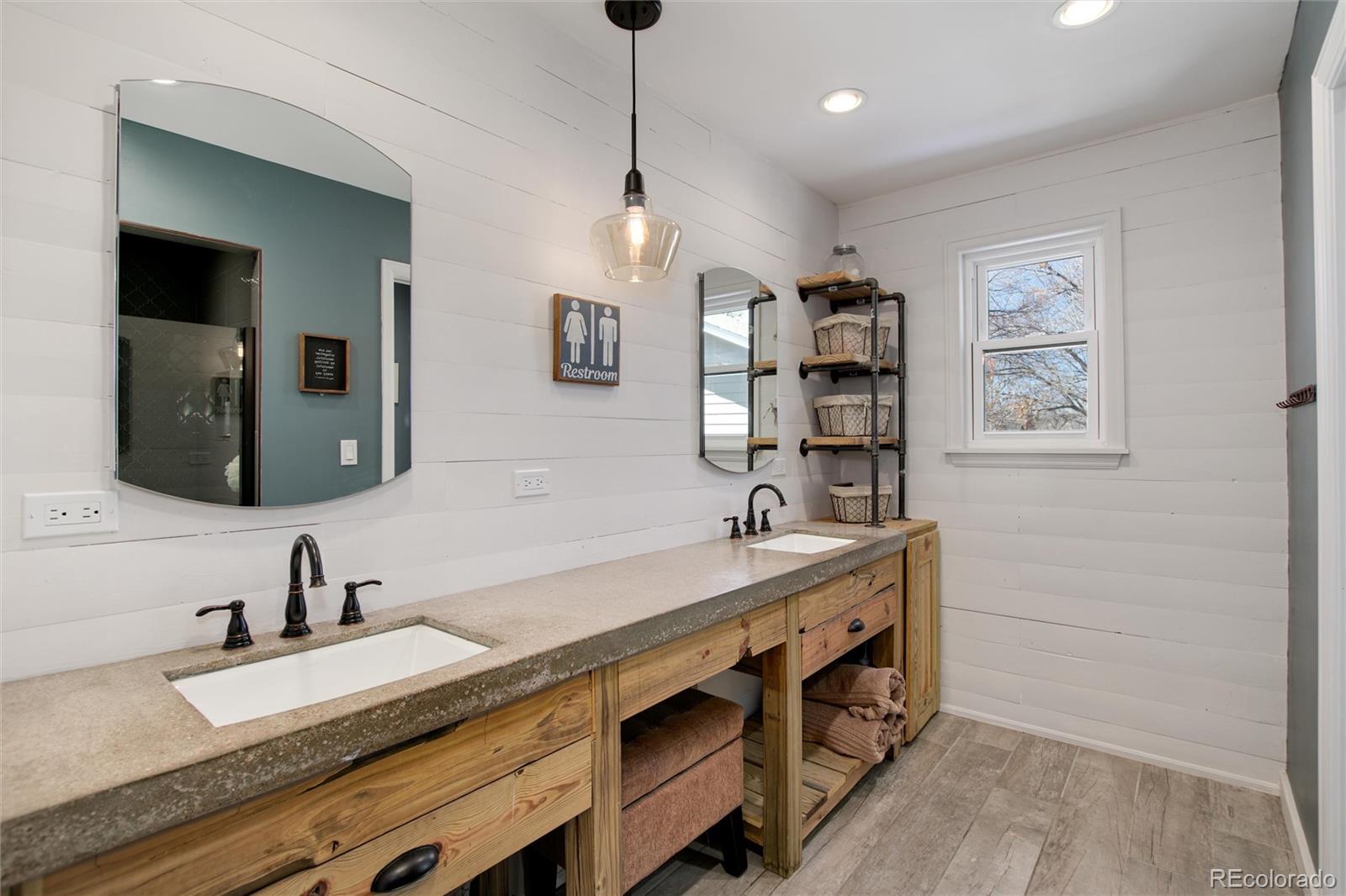 6081 E Mineral Drive