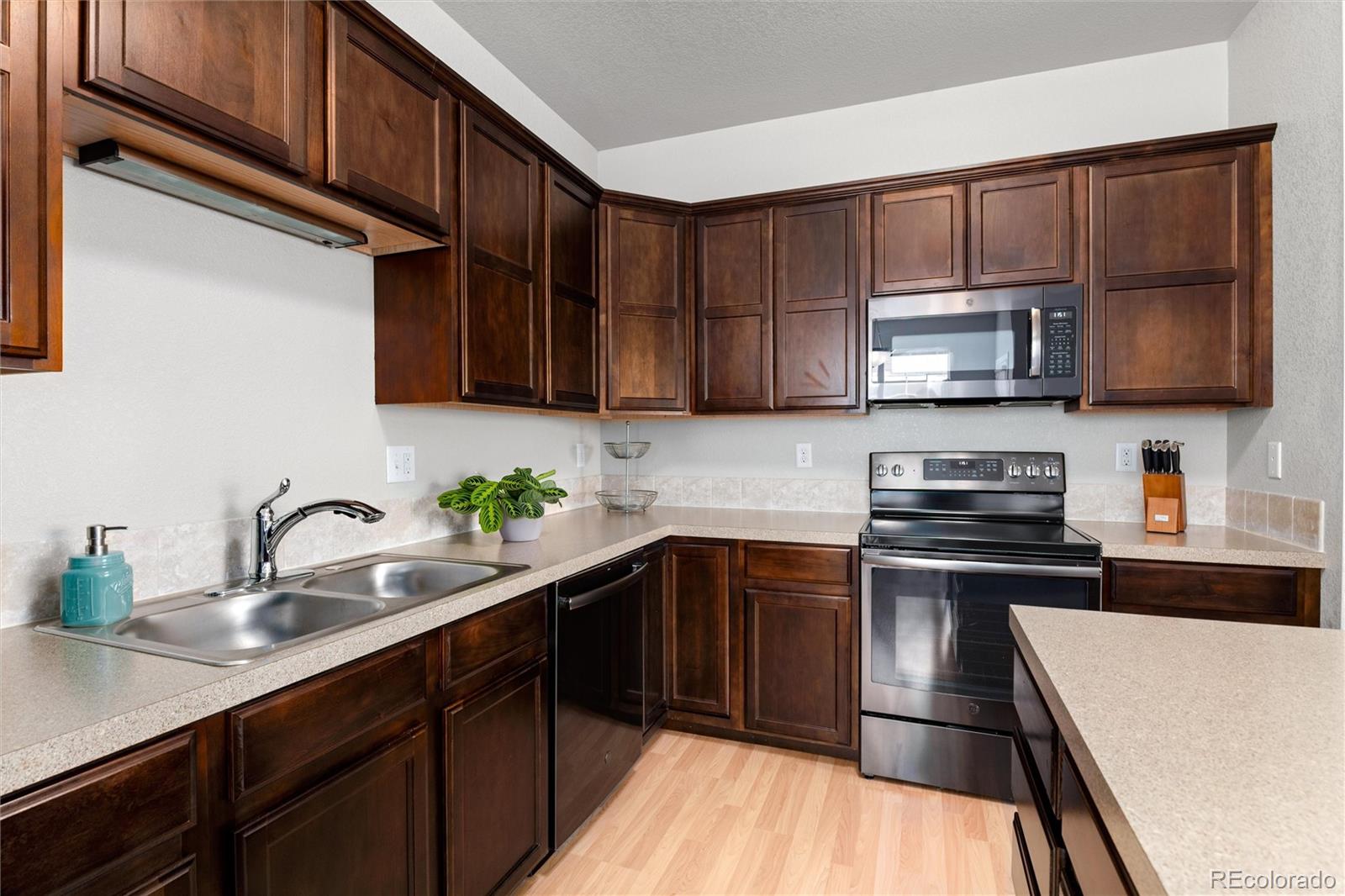 6911 W 3rd Street Unit: 915