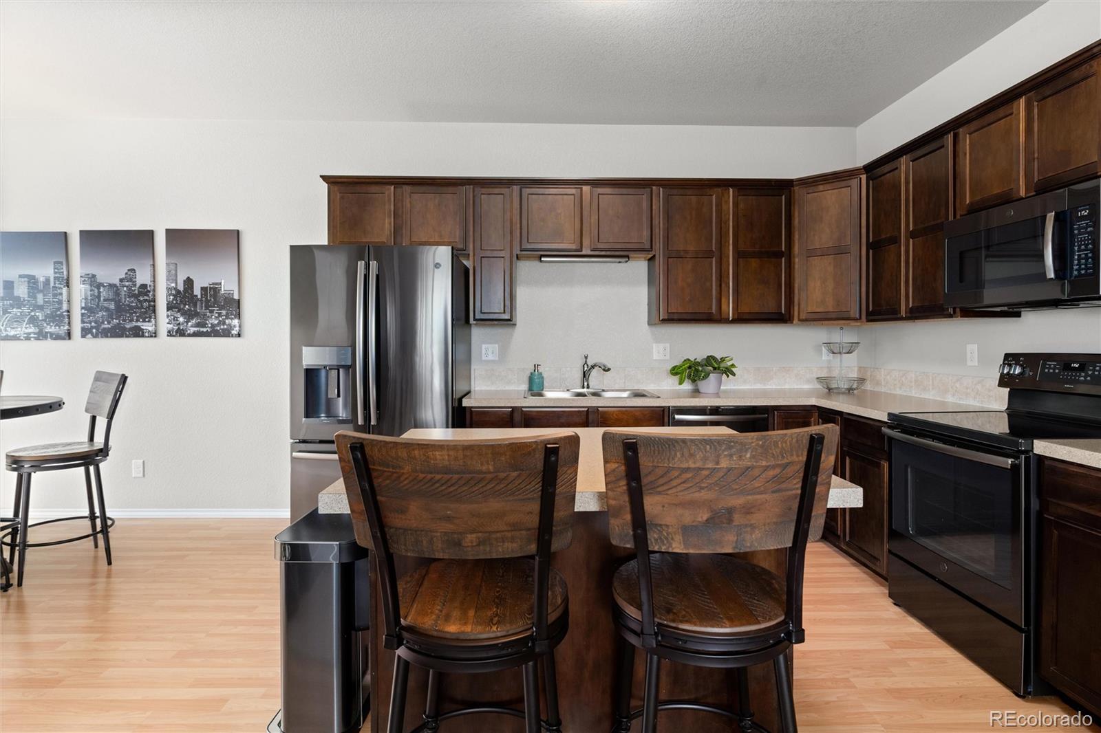 6911 W 3rd Street Unit: 915