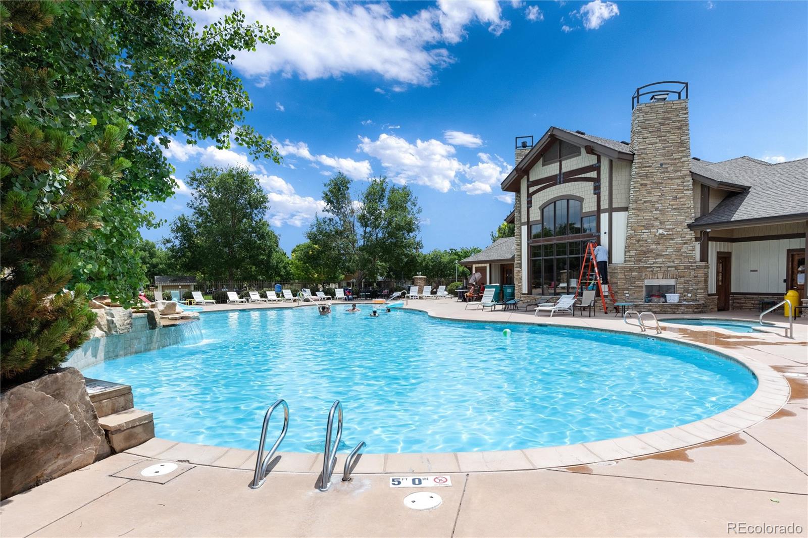 6911 W 3rd Street Unit: 915