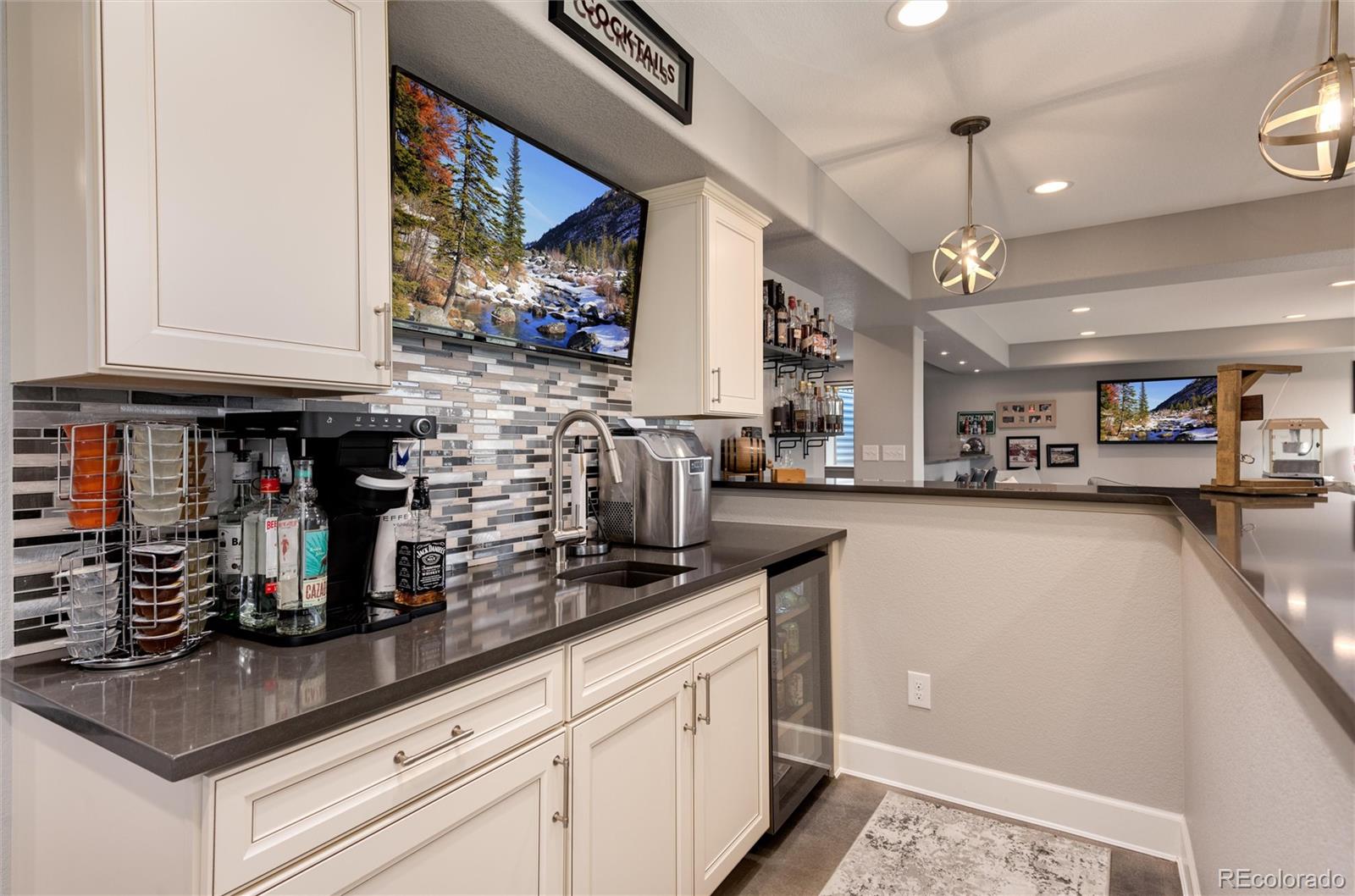 7690 S Blackstone Parkway