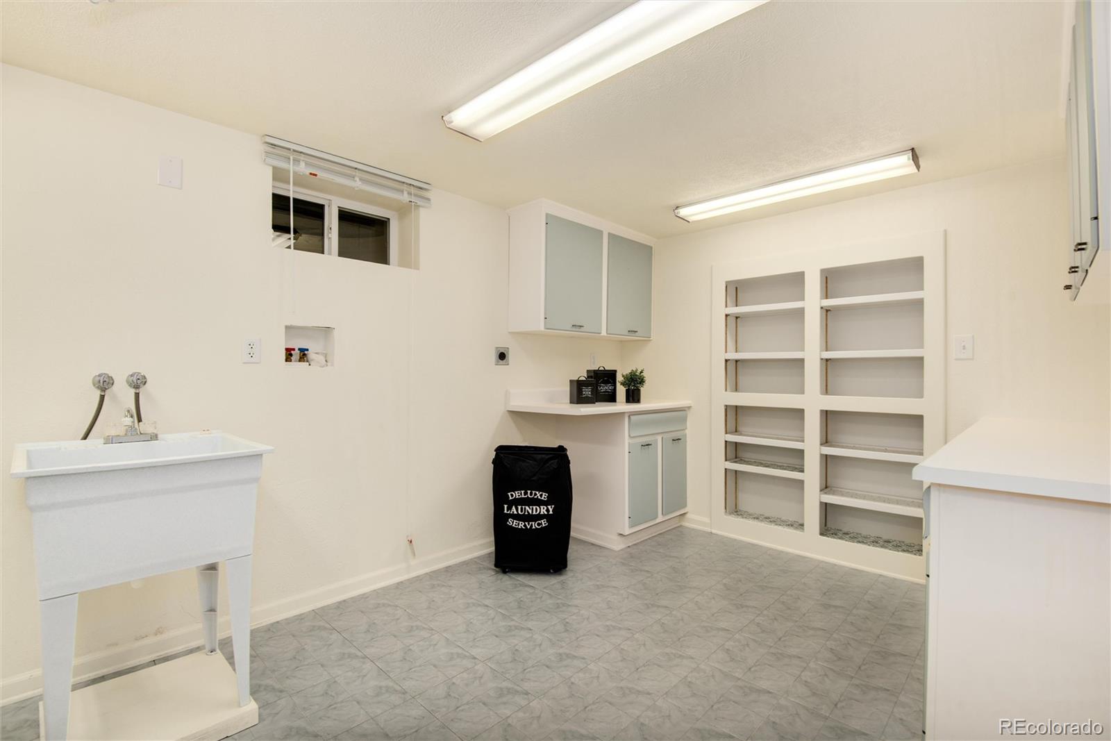 1415 S Zephyr Street