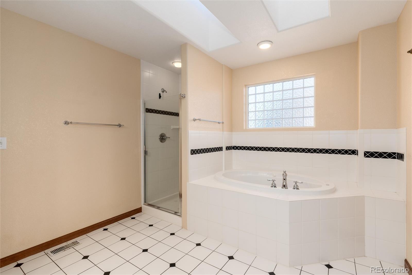 1120 Antelope Drive W