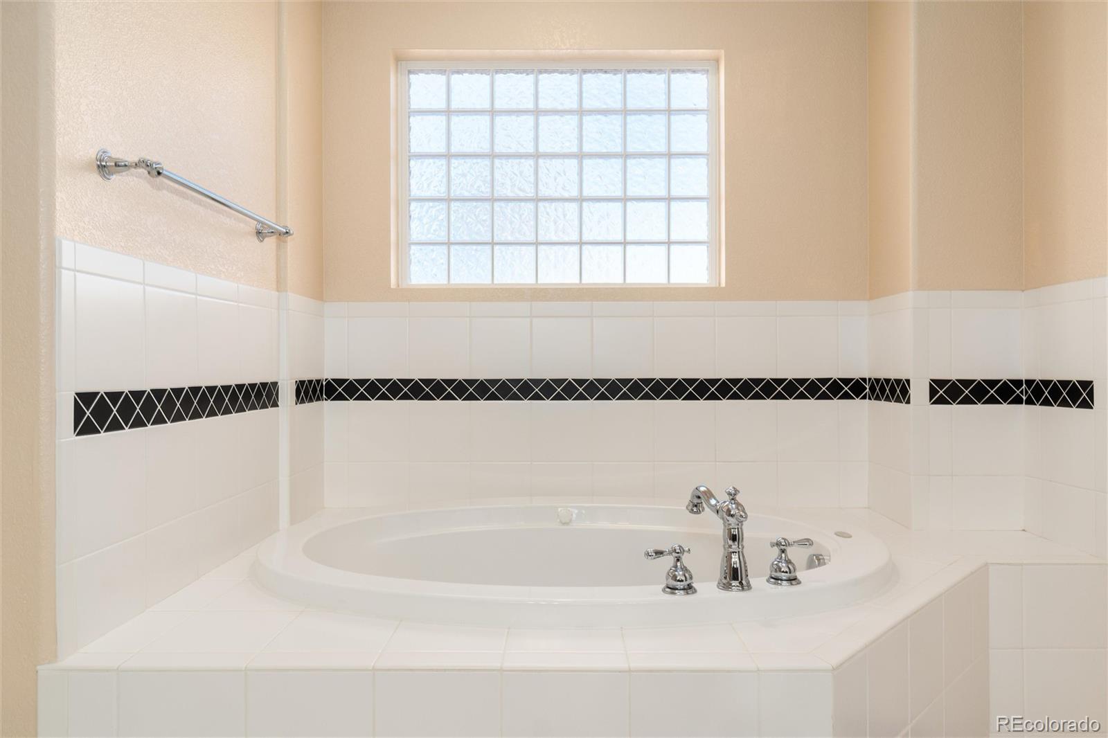 1120 Antelope Drive W