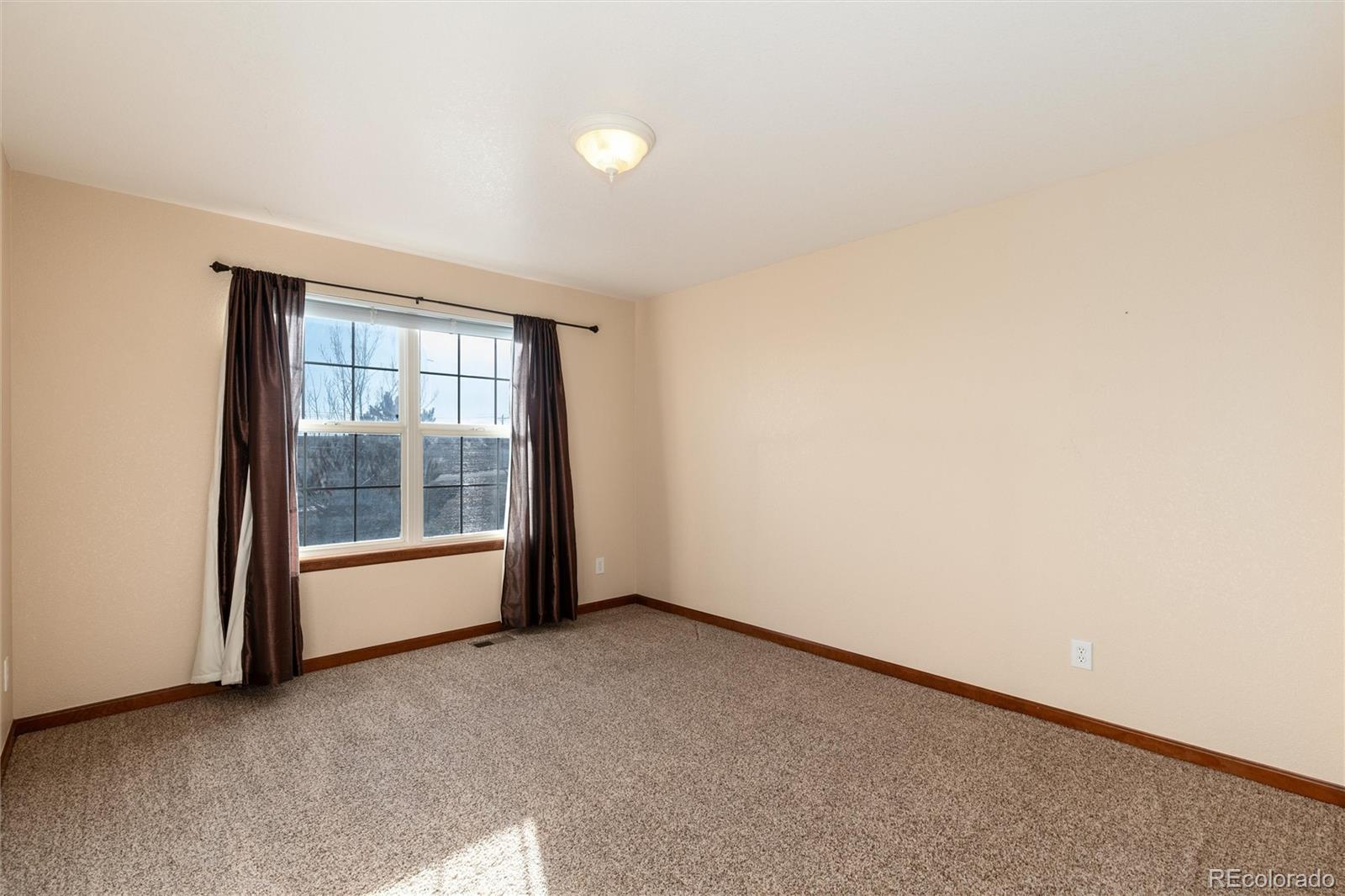 1120 Antelope Drive W