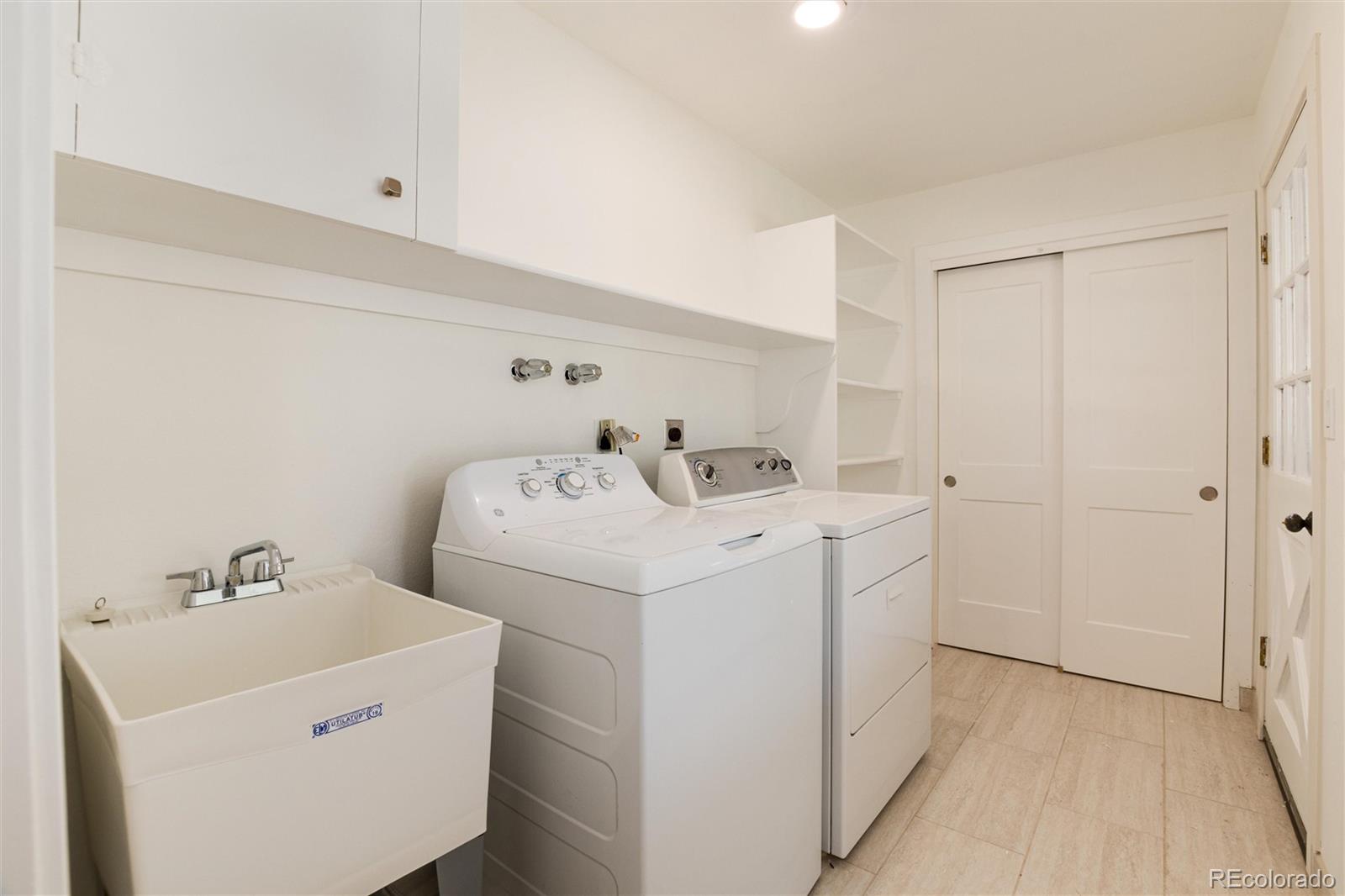 7024 S Oneida Circle